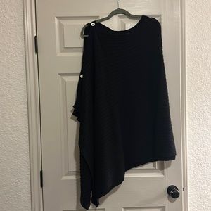 Black shawl/poncho OS button detail on right side